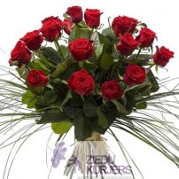 17 garas rozes: 17 длинных роз: 17 large roses. gab. 58.00 €