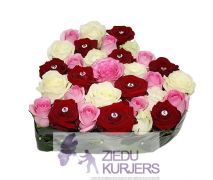 Ziedu sirds no dažādu krāsu rozēm: Сердца из цветов 6: Flower heart 8. gab. 75.00 €